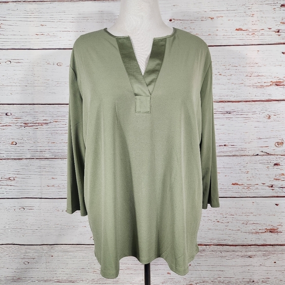 BANANA REPUBLIC Sage Green V-Neck Tunic - Picture 2 of 8